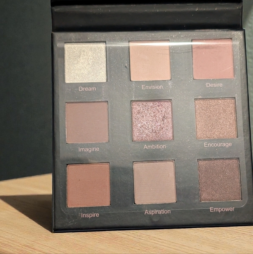 Realher Dreams So Big Eyeshadow Palette - Picture 4 of 5